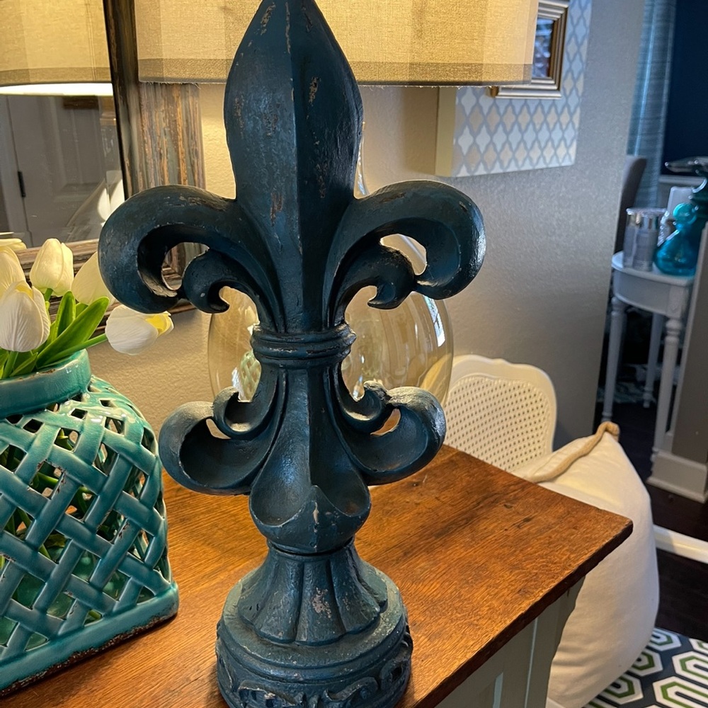 Elegant Blue Fleur-de-Lis Home Accent